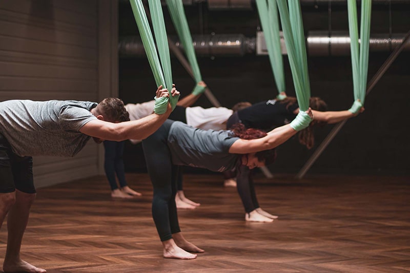 La méthode Fly HeArt® est née de la réunion du flying yoga, de la relaxation et des arts du cirque