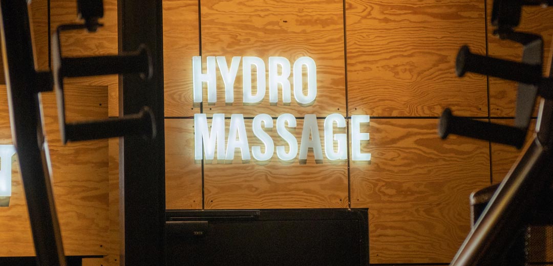 Gold’s Gym propose aussi un espace bien-être avec un service d’hydromassage