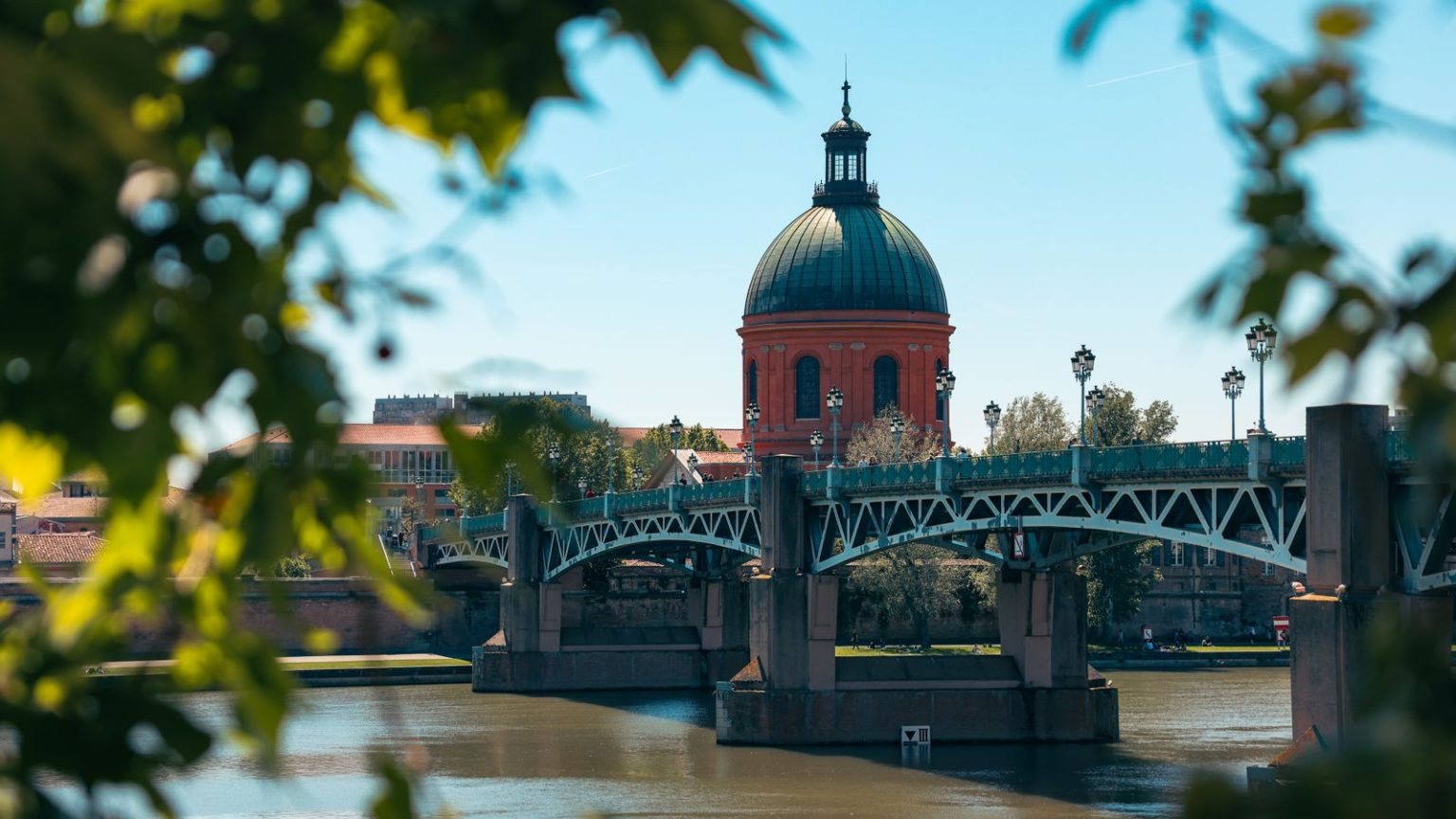 Le Dôme de la Grave et la Garonne à Toulouse, ville où trouver la meilleure salle de sport